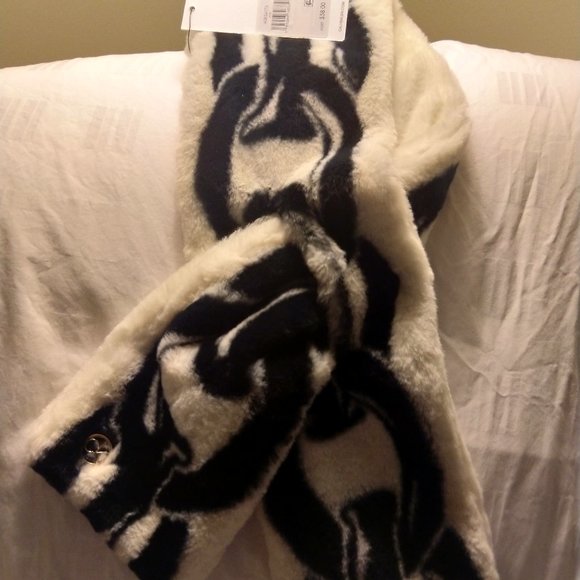 Calvin Klein Faux Fur Scarf *NWT* - Picture 1 of 8